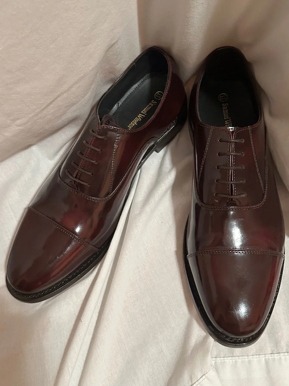 Samuel Windsor, 11 burgundy